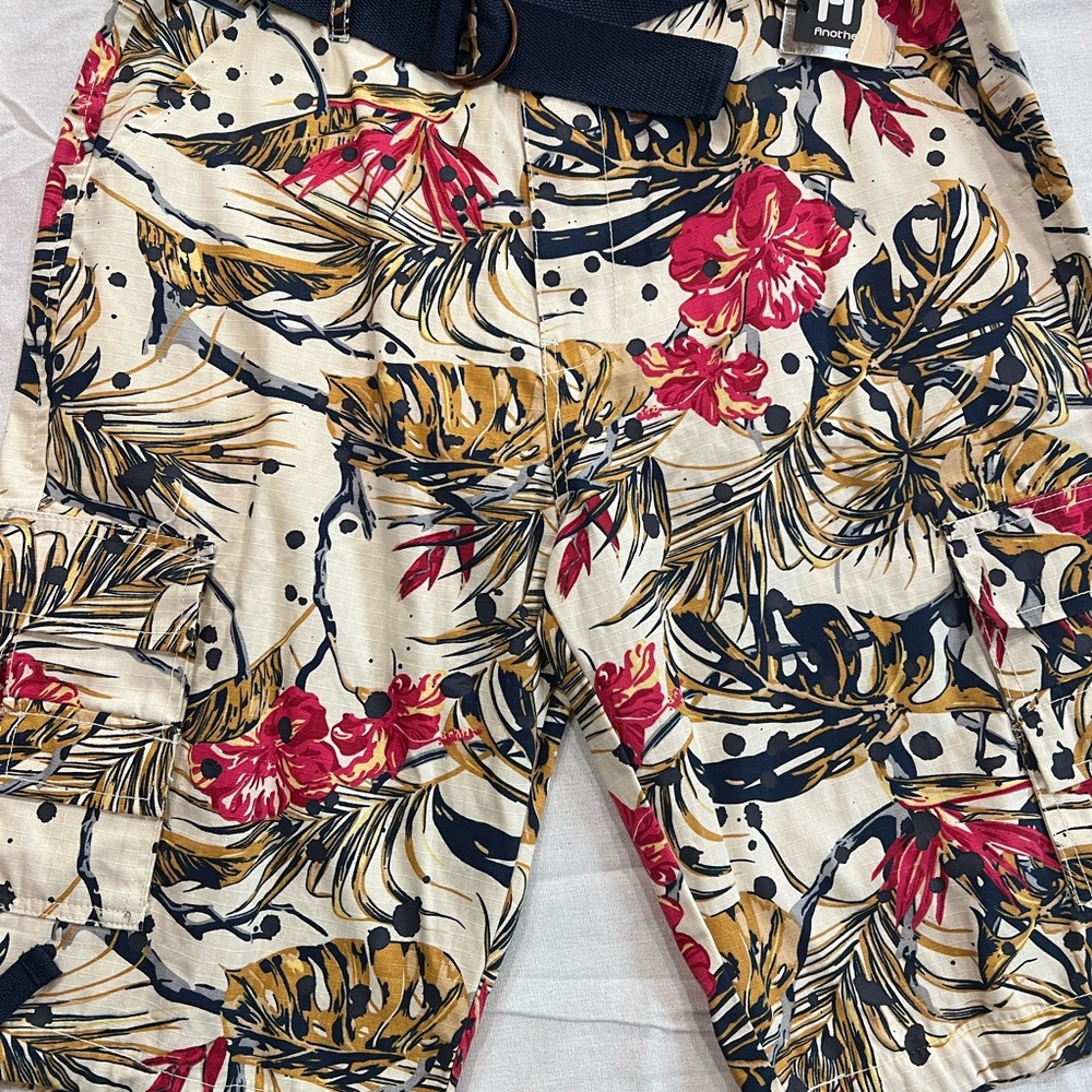 HP Men's Floral Cargo Shorts in Cream, Red & Gold Print